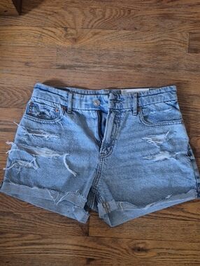 American Eagle Size 6 Women’s Distressed Light Blue Denim Jean Shorts
